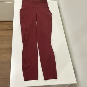 Lululemon leggings in Marron color great condition